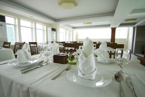 Food court - Rose Emerald Hotel (Phnom Penh)