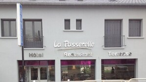 Front of property - La Nouvelle Passerelle (Decines-Charpieu)