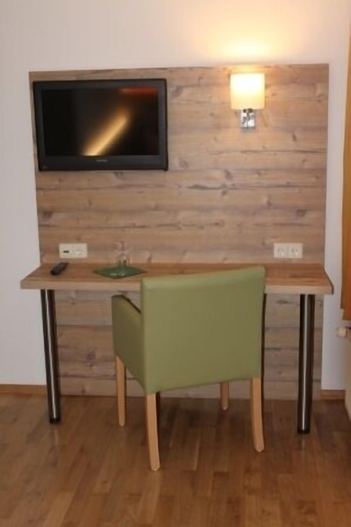 single room | room amenity