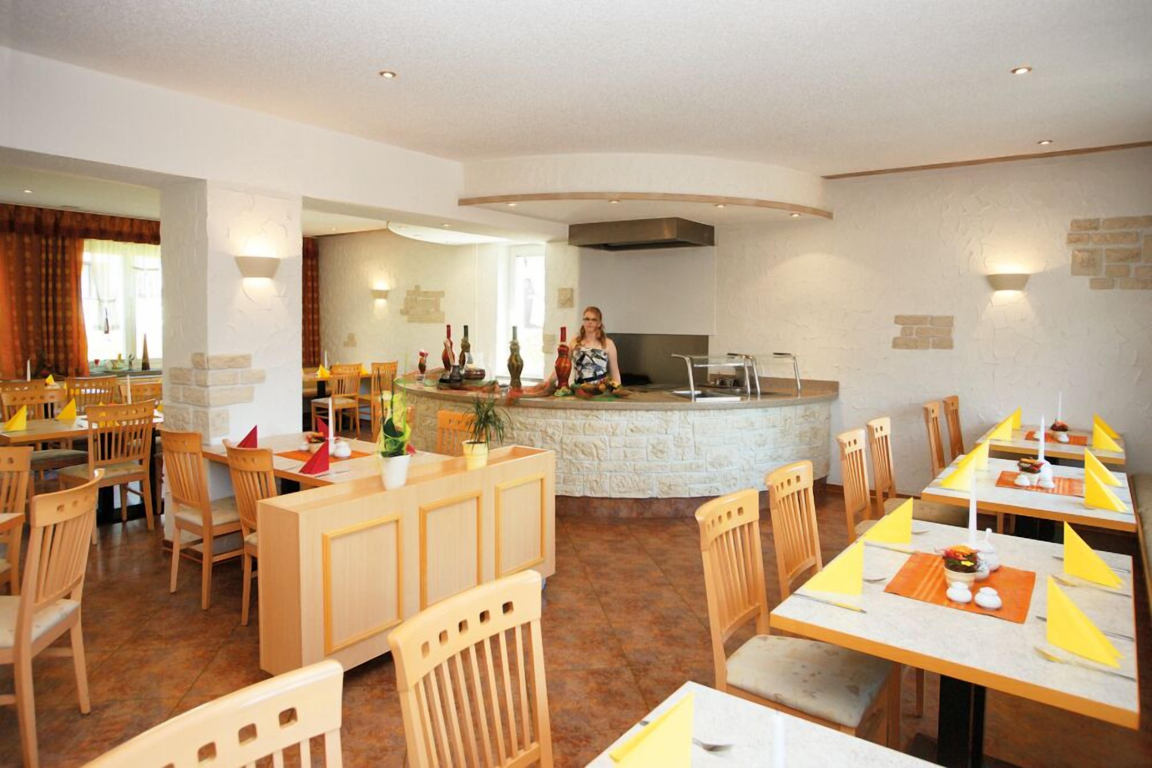 2 restaurants, lunch, dinner served; german cuisine