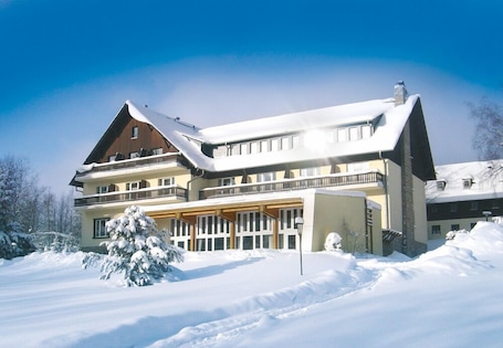 Exterior. Ferienhotel Haus am Ahorn