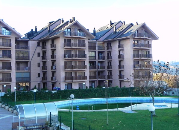 Seasonal outdoor pool