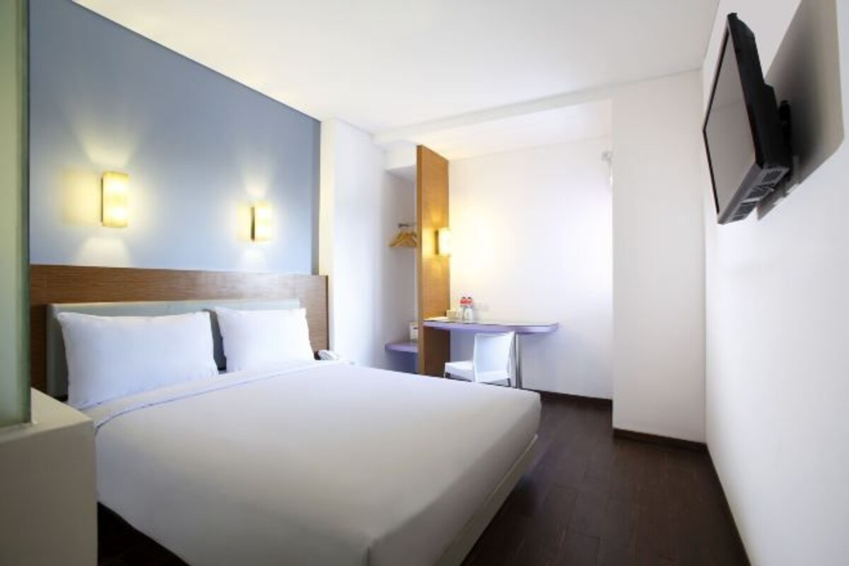 Smart Queen Room