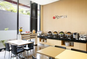 Breakfast, lunch and dinner served  - Amaris Hotel Pasar Baru (Jakarta)