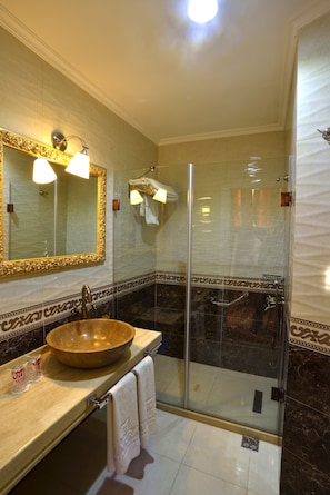 Family Room | Bathroom | Free toiletries, hair dryer, bathrobes, towels - By Murat Crown Hotel (Istanbul)