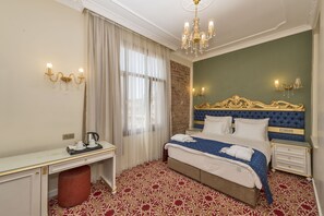 Superior driepersoonskamer, balkon | Uitzicht vanuit de kamer