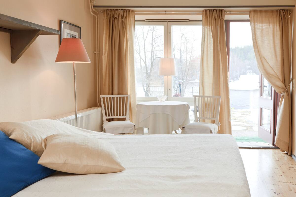 Double or Twin Room | Hypo-allergenic bedding available, iron/ironing board, WiFi (free)