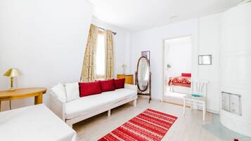 Double or Twin Room, Annex Building (Tavis Inn) | Hypo-allergenic bedding available, iron/ironing board, WiFi (free)