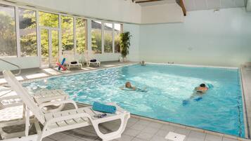 Piscine couverte, piscine extérieure (ouverte en saison)