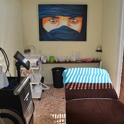 Couples treatment room(s), sauna, hot tub, steam room
