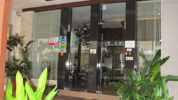 Pintu masuk hartanah