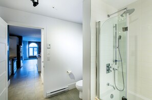 Căn hộ, 2 phòng ngủ, quang cảnh thành phố (301) | Phòng tắm | Đồ dùng nhà tắm miễn phí, máy sấy tóc, khăn tắm, xà phòng 