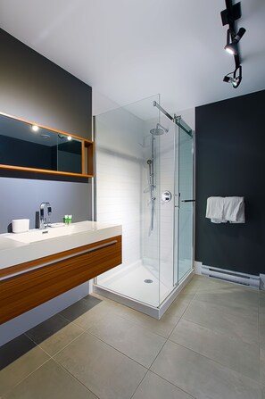 Penthouse Loft, 2 Bedrooms (402) | Iron/ironing board, free WiFi, bed sheets