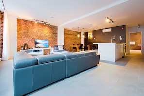 Apartment, 2 Bedrooms (201) | Iron/ironing board, travel crib, free WiFi, bed sheets