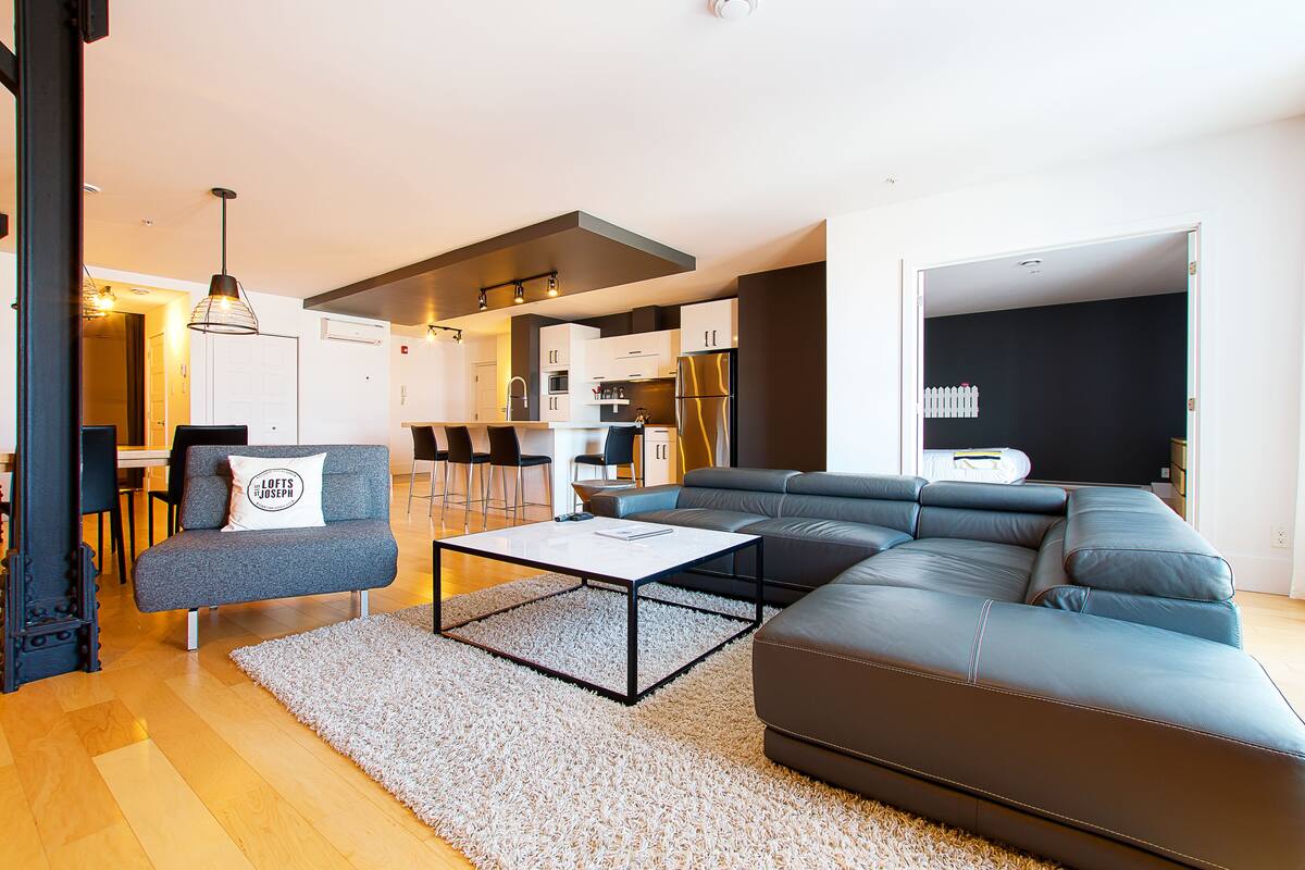 Departamento, 2 habitaciones, vista a la ciudad (304) | Sala de estar | Televisión de pantalla plana de 40 pulgadas con canales por cable