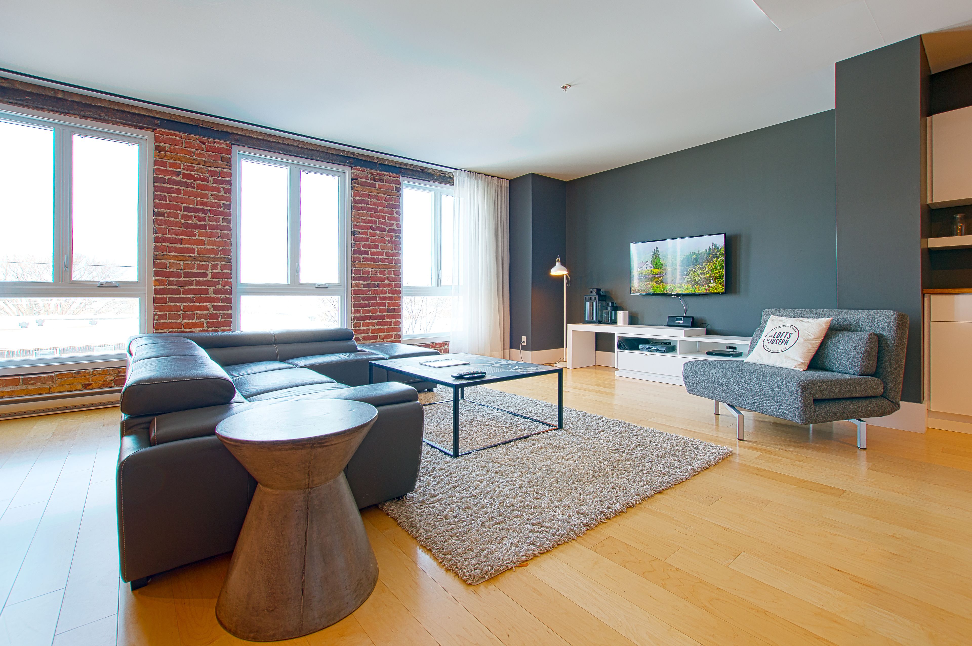 Familienapartment, 2 Schlafzimmer, Stadtblick (with Bunk bed) | Wohnbereich | 40-Zoll-Flachbildfernseher mit Kabelempfang, Fernseher