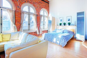 Loft (302) | Soundproofing, iron/ironing board, travel crib, free WiFi - Les Lofts 1048 (Québec City)