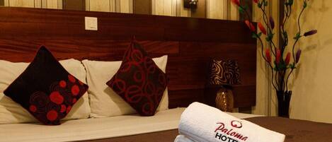 Habitación individual | Caja de seguridad en la habitación, escritorio y insonorización