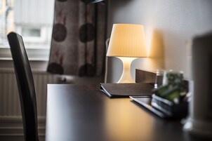 Cortinas blackout, tabla de planchar con plancha y wifi gratis 