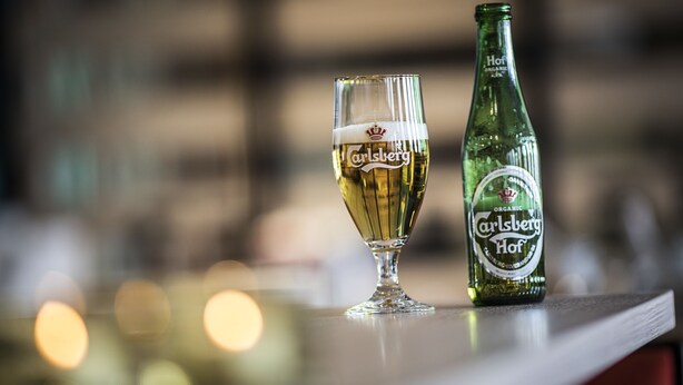 A glass of beer and a bottle of Carlsberg beer on a counter. - Best Western Hotel Solna (Solna)