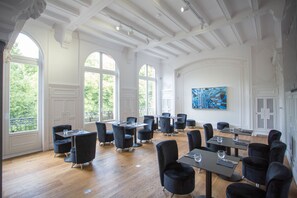 Daily continental breakfast (EUR 17.50 per person) - Esplanade Lille (Lille)