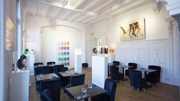 Colazione continentale, servita tutte le mattine (17.50 EUR a persona)