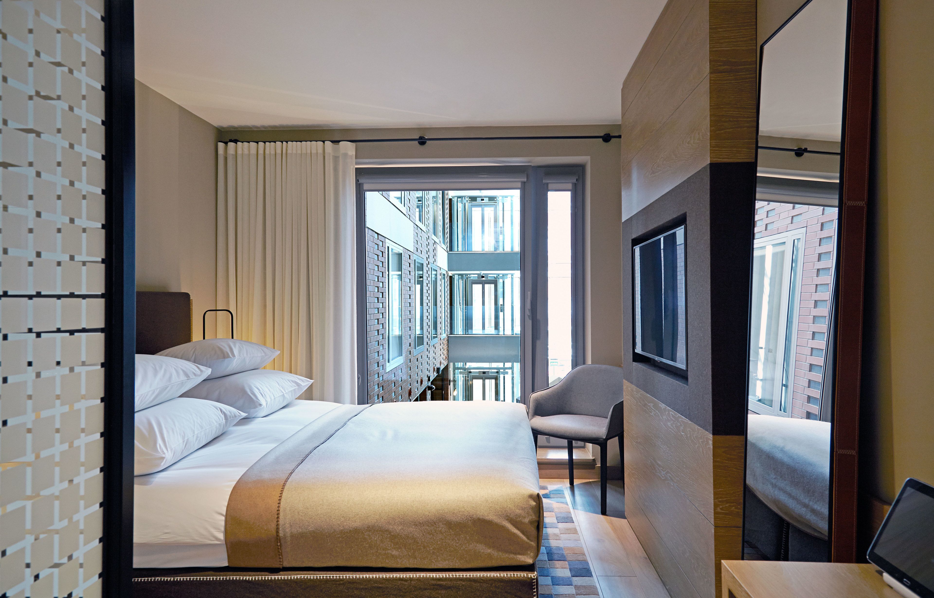 classic double room | in-room safe, desk, soundproofing, free wifi