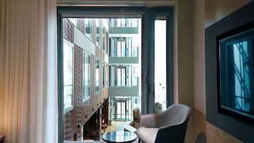 Classic Double Room | In-room safe, desk, soundproofing, free WiFi