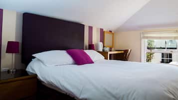Standard Double Room | Hypo-allergenic bedding, iron/ironing board, free WiFi, bed sheets
