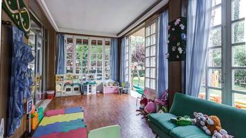 Children’s play area – indoor