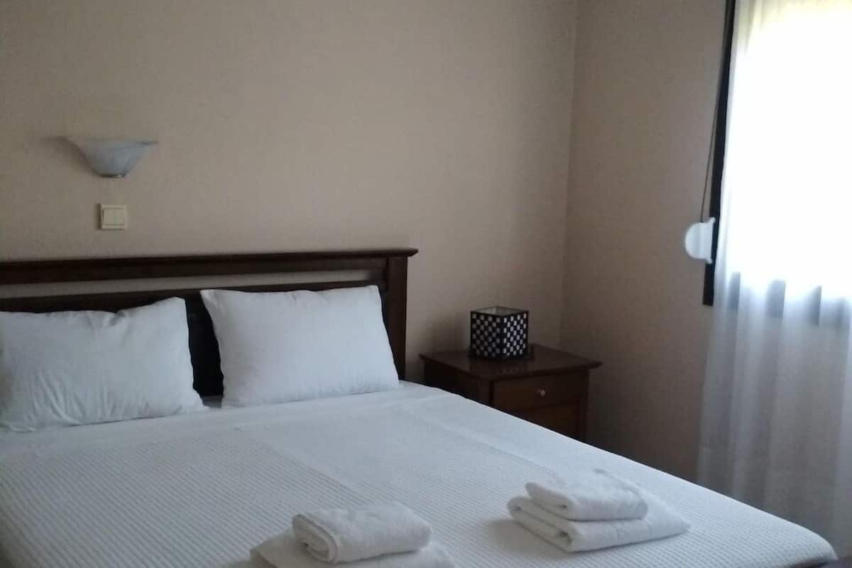 Peti besi dalam bilik, kalis bunyi, Wi-fi percuma, cadar katil
