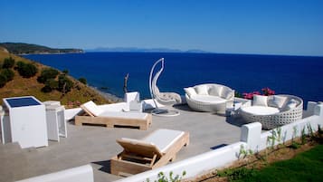 خزنة داخل الغرفة وتجهيزات عازلة للصوت وواي فاي مجانًا وملاءات أسرّة