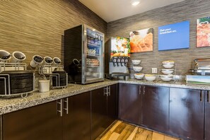 Café da manhã com buffet grátis todos os dias