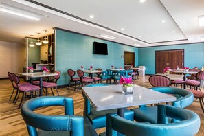 Free daily buffet breakfast - Comfort Inn & Suites Newcastle - Oklahoma City (Newcastle)