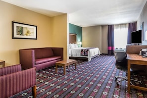 Standard Room, 1 King Bed, Non Smoking | Premium bedding, desk, blackout drapes, iron/ironing board