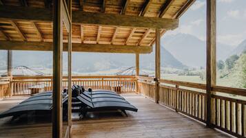 Sauna, steam room, reflexology, massage/treatment rooms