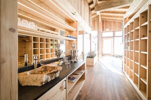 Sauna seca, sauna a vapor, reflexologia, salas de massagem/tratamento