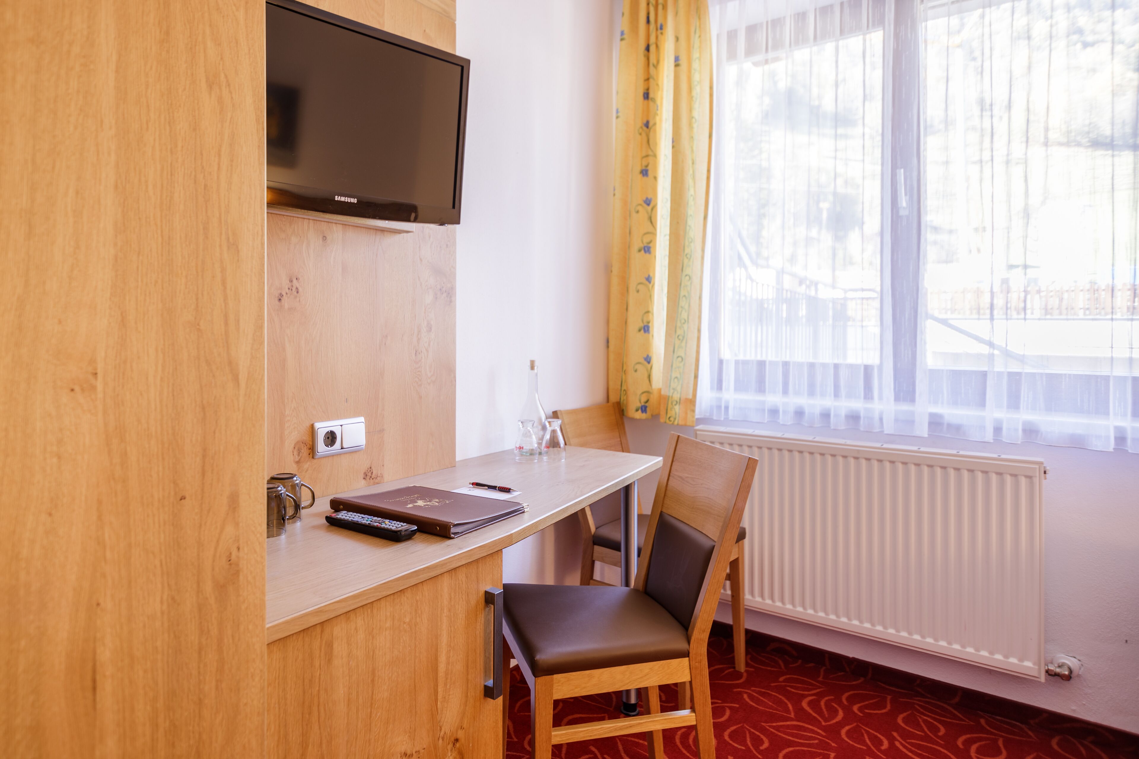 single room | premium bedding, in-room safe, desk, free wifi