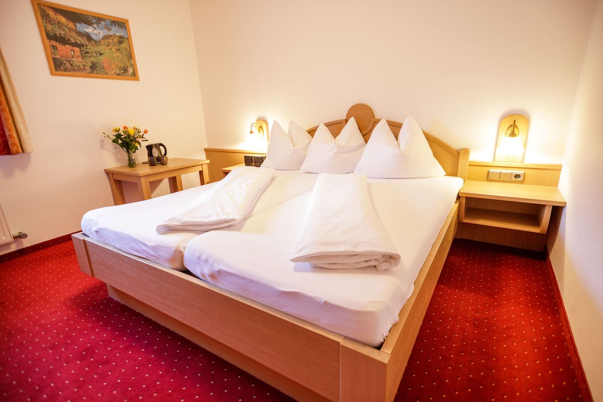 Family Room, Balcony, Mountain View | 1 bedroom, premium bedding, in-room safe, desk