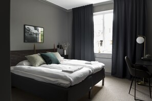 Superior Double Room | Desk, laptop workspace, blackout curtains, free WiFi - Tyringe Kurhotell (Tyringe)