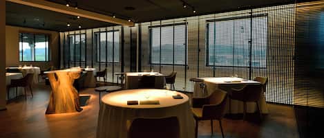 2 restaurants servant le déjeuner