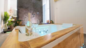 Luxury Room, 1 Queen Bed, Hot Tub, City View | Private spa tub