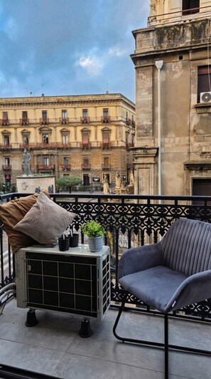 Triple Room | Balcony view - Palazzo Bruca Catania (Catania)