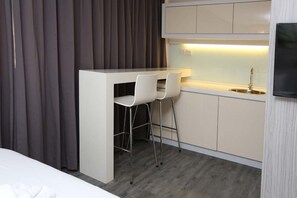 Family-4 Suite | Egyptian cotton sheets, premium bedding, memory foam beds, desk - Hotel Westree (Kuala Lumpur)