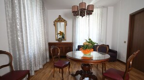 Lobby sitting area - Roma Room Hotel (Rome)