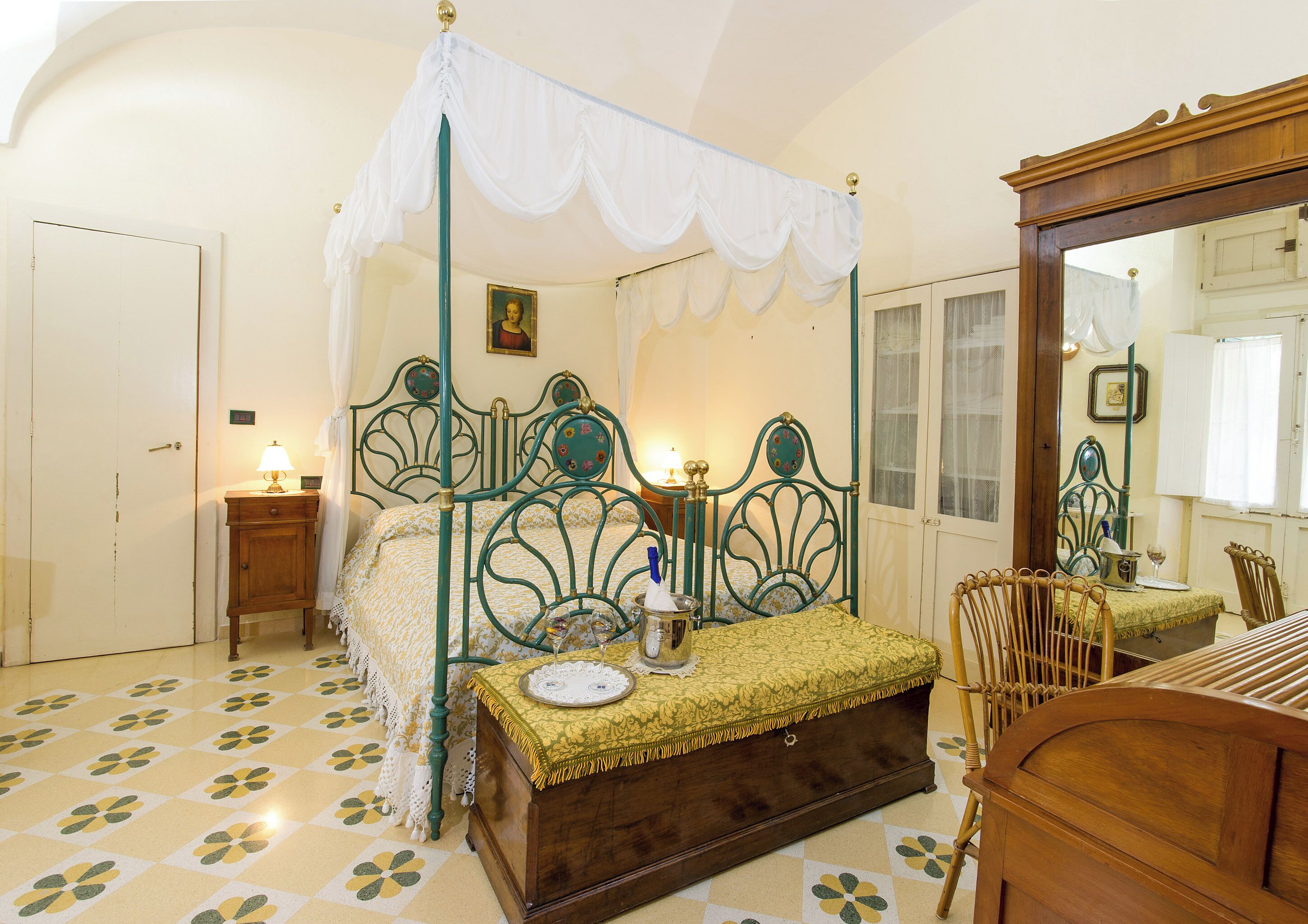 Roupas de cama premium, frigobar, cofres nos quartos, berços (sobretaxa)