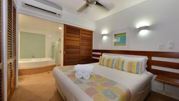 Apartamento, 1 quarto, vista para a piscina | 1 quarto, ferros/tábuas de passar roupa, Wi-Fi de cortesia