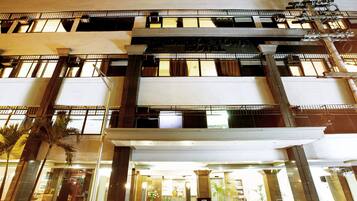 Vista frontal de la propiedad