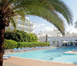 Outdoor pool - Apartamentos Orosol 2 by Typic Hotels (Sant Antoni de Portmany)