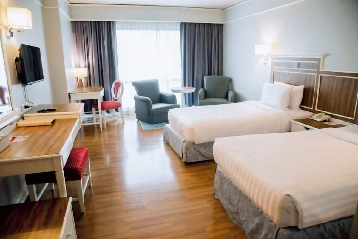 Minibar, in-room safe, desk, blackout curtains